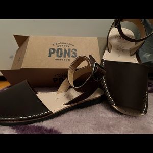 Pons by Avarcus Lava size 9 sandals